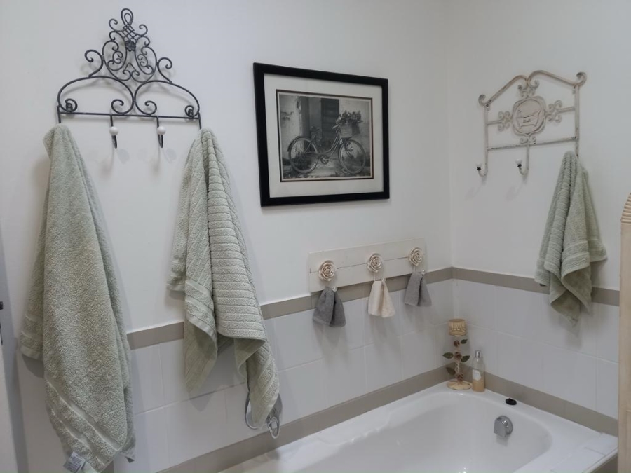 3 Bedroom Property for Sale in Stilbaai Wes Western Cape